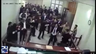 Lawyers fight with each other in Session court Lahore