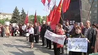 Eastern Ukraine shows support for Russia during May Day celebrations