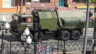 Екатеринбург, 9 мая 2020, проезд колонны военной техники и пролет военных самолетов и вертолетов