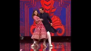 Akshay Kumar’s hilarious performance with Parineeti Chopra to Tu Cheez Badi Hai Mast. Check it out!