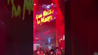 La 2blea entrada de Anuel AA y su caída en el coca-cola flow fest2022