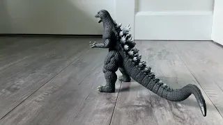 Godzilla 2004 Vs Black King Vs Bemular (short toy battle)
