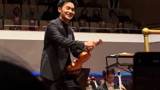 Ray Chen replaces E-string on stage for first time after breaking it on Tjaikovski in the last sec!