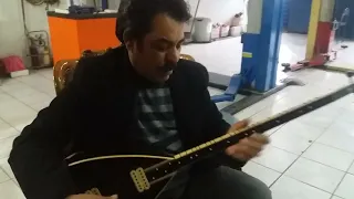 Süleyman Şahin Ayşen Orhan Gencabay eseri Elektro Cover Bağlama . Kral bağlamacılardan Bir tanesi .