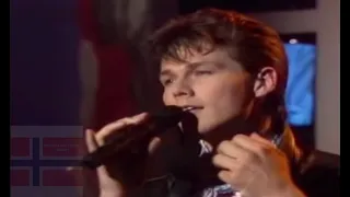 A-HA PERFORMING THE BLOOD THAT MOVES THE BODY 1988