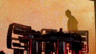 The Chemical Brothers - Dissolve (live @ Flow Festival  Helsinki, 11.08.2010)