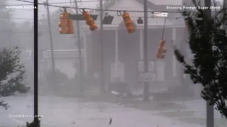 Hurricane Katrina winds lash through traffic lights, 35mm