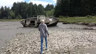 Exploring an Abandoned Shipwreck!