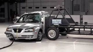 2005 Hyundai Elantra side IIHS crash test