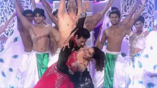 Shraddha kapoor live dance performance Aashiqui 2 romantic & double romantic STAR GUILD awards