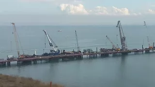 Крымский мост: автомобильную арку готовят к установке