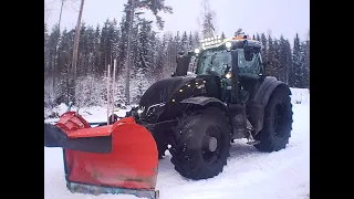 Snow plowing with Valtra t234 and Tokvam