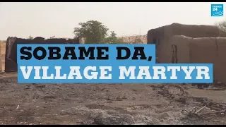 Recueillement après un massacre dans un village dogon au Mali