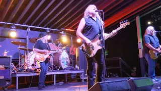 The Kentucky Headhunters -- Walk Softly on this Heart of Mine