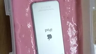 iPod 5th gen sinking into SLIME!