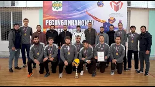 Учителя из Грозного одержали победу в республиканских соревнованиях по волейболу