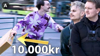 Chris forsøker å stjele 10.000kr fra oss. lol