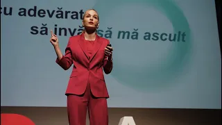 Să asculți... pentru o lume mai bună | Laura Coman | TEDxAreni Women
