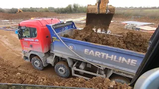 14 ton digger driver loading muck away lorries