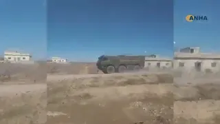 Ми-35М разгоняет толпу, кидающую камни в колонну российских бронемашин