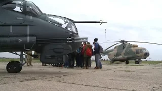 177 diák a helikopter bázison 2019.05.07.