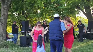 Puño De Tierra Bailando En El Parque DeSoundview Bronx