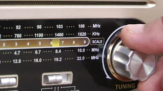 Tuning A Vintage Radio Stock Video