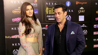 Salman Khan Introduce Mahesh Manjrekar Daughter Ashwami Manjrekar To Media @ IIFA Awards #IIFA20