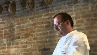 Massimo Spigaroli prepara il Culatello