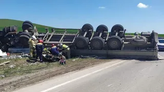 Немыслимое ДТП: фура раздавила легковушку с водителем