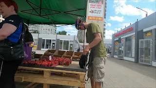 Харьков Холодная гора, покупаю клубнику на разбитом рынке.   ПОМИДОРЧИК