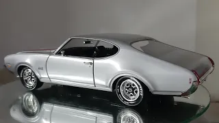 Review of a 1:18 scale ERTL American Muscle 1969 Oldsmobile Cutlass 442 W-30