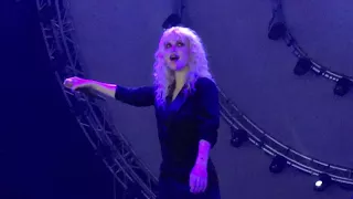 Paramore - Hate To See Your Heart Break @ The O2 Arena, London (12/01/2018)