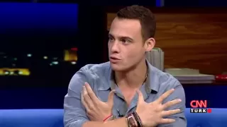 Kerem Bursin nasıl kızlardan hoşlanır?