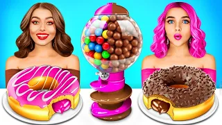 Défi 100 Couches de Chewing-gum VS Chocolat ! Bataille Bonbons Géants VS Petits par RATATA CHALLENGE