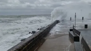 Surviving Mother Nature: Navigating Dangerous Weather at Mornington Jetty