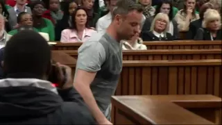 Raw: Pistorius Removes Prosthetic Legs in Court