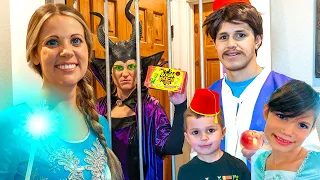 Frozen Elsa sends Maleficent to JAIL with MAGIC WAND in Pretend Play Adventure!
