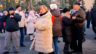 Я ДЛЯ ТЕБЯ ОДНОЙ ЖИВУ ЛЮБОВЬ МОЯ! СЧАСТЛИВЫЕ МОМЕНТЫ ИЗ ПАРКА ГОРЬКОГО ХАРЬКОВ ТАНЦЫ