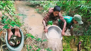 Tradition Village g Little Boy Hand Fishing |  বাড়ির  পাশে নালা থেকে ছোট বাচ্চাদের মাছ ধরার ভিডিও |