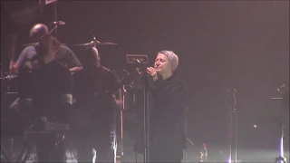 Massive Attack feat. Elizabeth Fraser -   Group Four  -  Live Le Zénith - Paris 11/02/2019