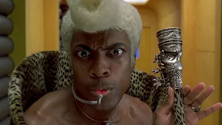 Chris Tucker interviewed Bruce Willis in The Fifth Element (1997)