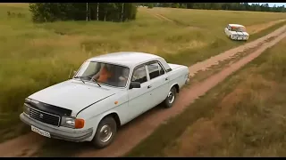 Шагая по канату (2012) - car chase scene