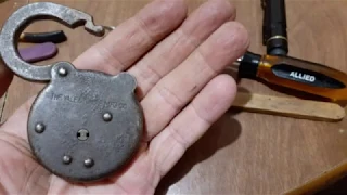 (913) Picking an Antique Yale 6 Lever Padlock Model 465