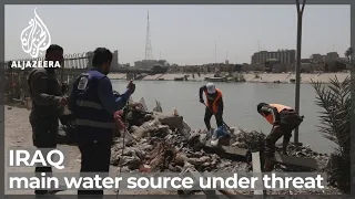 Iraq: Young volunteers strive to clean up polluted Tigris River