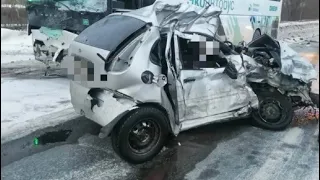 Занесло под автобус: водитель «Лады» разбился в ДТП  в Нижнекамске