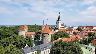 Estonia: Tallinn with Balthasar & Kadriog Palace and and Tartu with Upside Down House