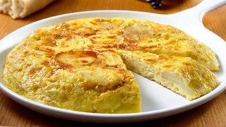 Traditional Spanish Omelette with ONLY 4 ingredients!  Spanish Potato Omelette!