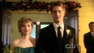 [10x22: "Finale"] Chloe and Oliver attend the Wedding