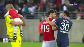 Leo Messi after the game. | Reims keeper takes advantage of Messi's presence. ❤️🇦🇷🔥